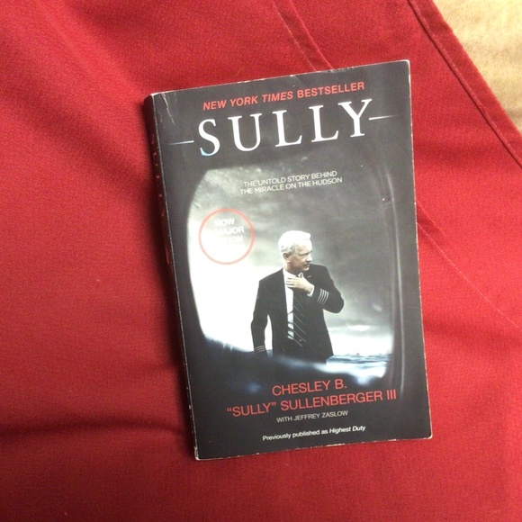 SULLY, heroic pilot story - Picture 1 of 2